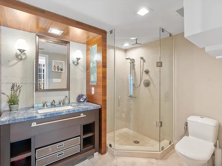 6801 Collins Ave #1402 — Photo 20