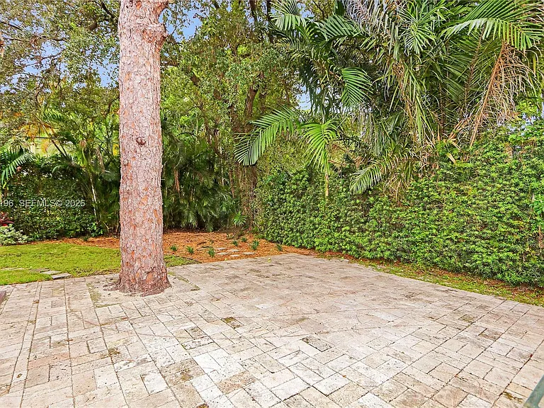 221 Camilo Ave — Photo 9