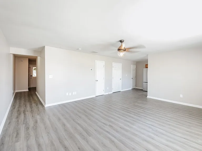 122 Village Pkwy — Photo 6