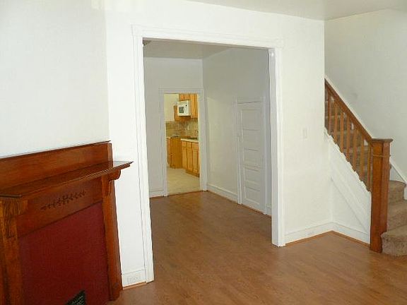 3rd image of 224 E Dorset St