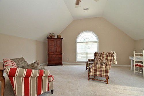 4th image of 415 Burgunda Ln