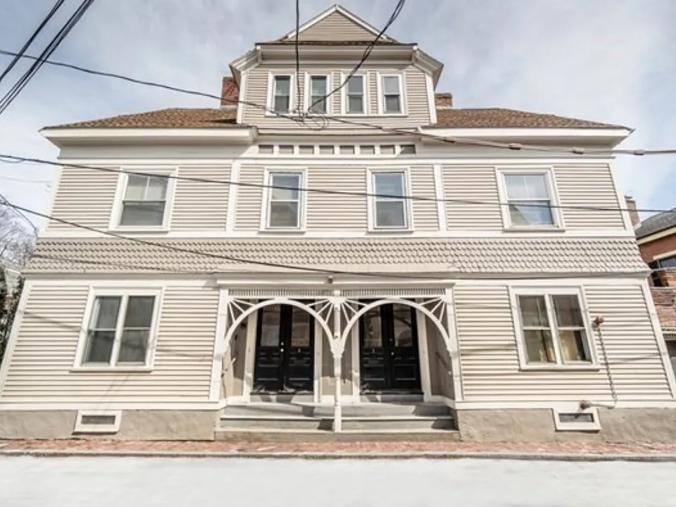2 Howard St #4