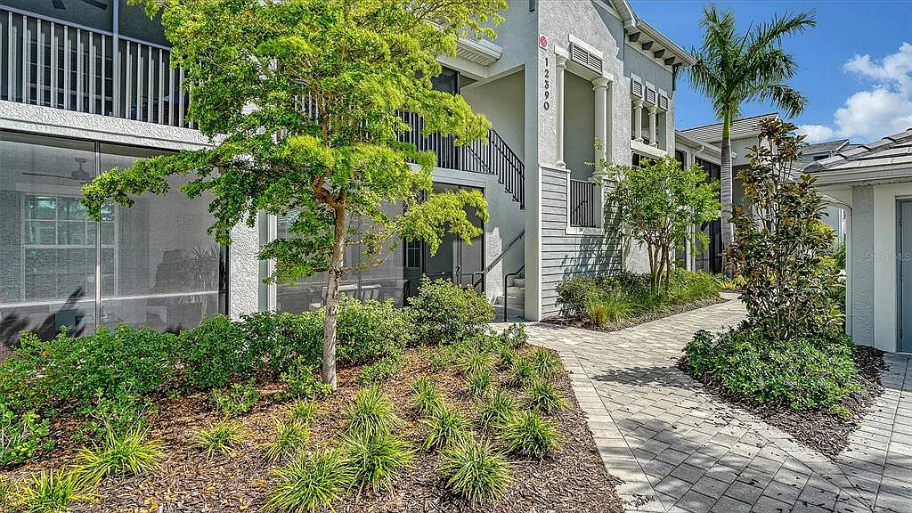 2 bed, 2.0 bath, 1355 sqft, $3,400 — Photo 4