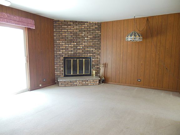 4th image of 781 N Geneva Ave