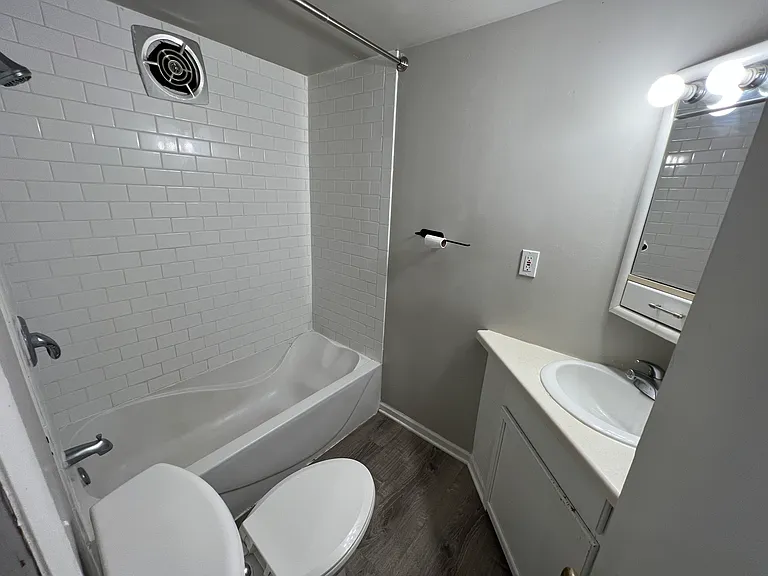 938 E Dayton St #2 — Photo 4