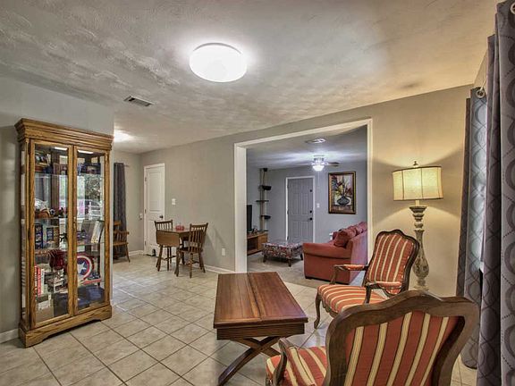 3rd image of 2111 Autumn Ln