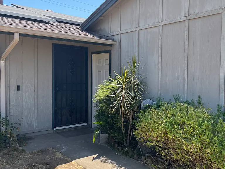 Front yard walkway
