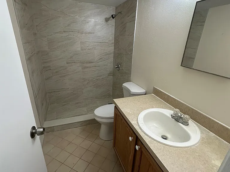 544 SW 35th St — Photo 82