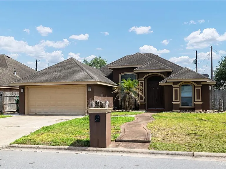 1011 Regal Dr — Photo 1