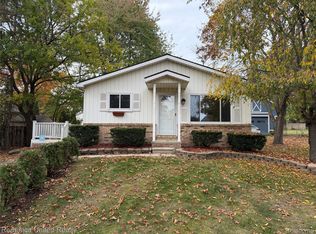 5096 Walker Dr, Brighton, MI 48114