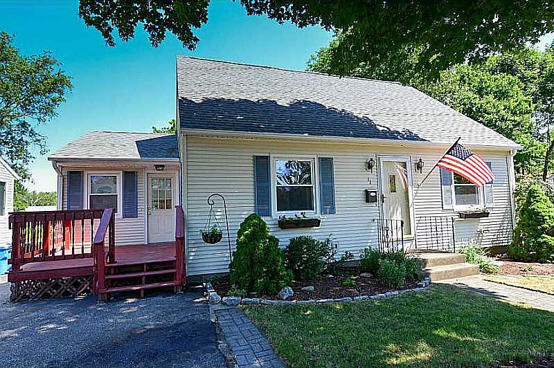 1st image of 11 Woodlawn Dr