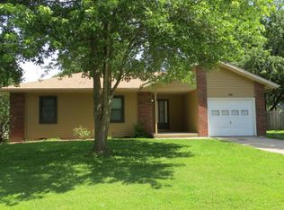 701 E Dyann Dr, Nixa, MO 65714