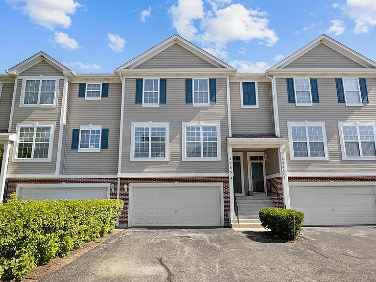 2255 Hudson Cir #2255 — Photo 1