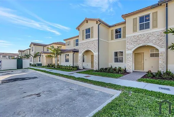 3 bed, $3,000 — Photo 4