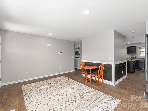 4th image of 220 Roper St