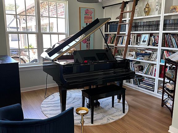 4th image of 8243 Annika Dr