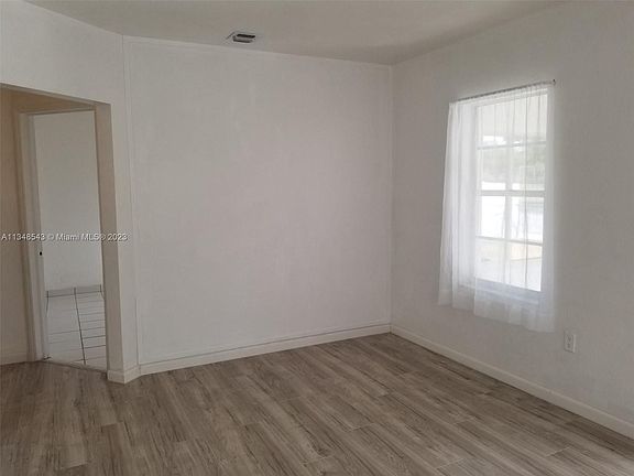 3rd image of 1215 NE 127th St