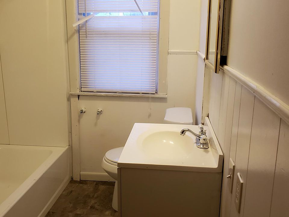 2nd image of 3563 Sherwood Ave