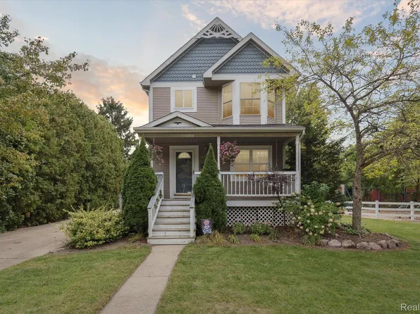 315 N Barnard St, Howell, MI 48843