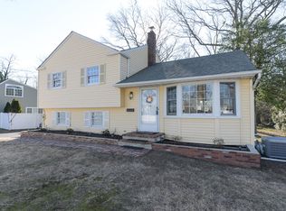 38 Cherry Tree Farm Rd, Middletown, NJ 07748