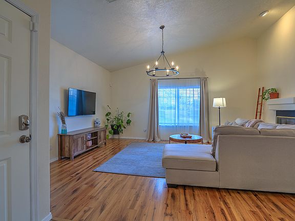 5th image of 7215 Tricia Rd NE