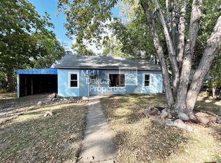 216 E 11th Ave, Mitchell, SD 57301