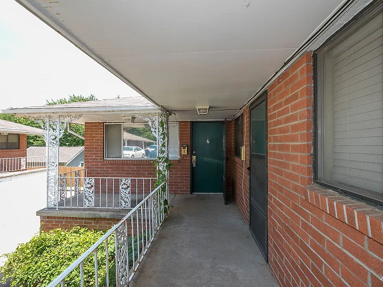 1401-1403 S Frisco Ave — Photo 11