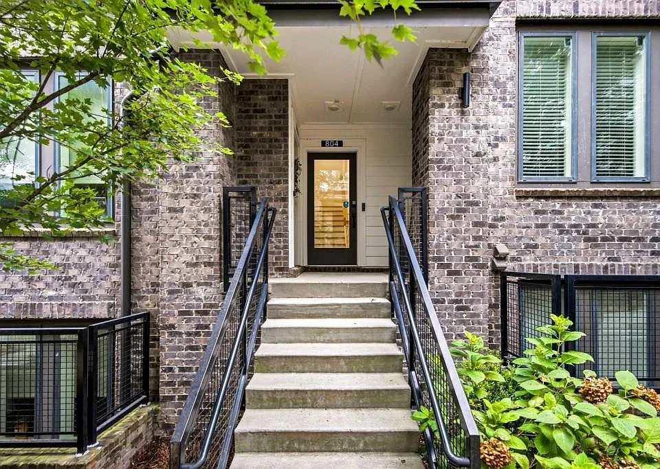 395 Pratt Dr #804