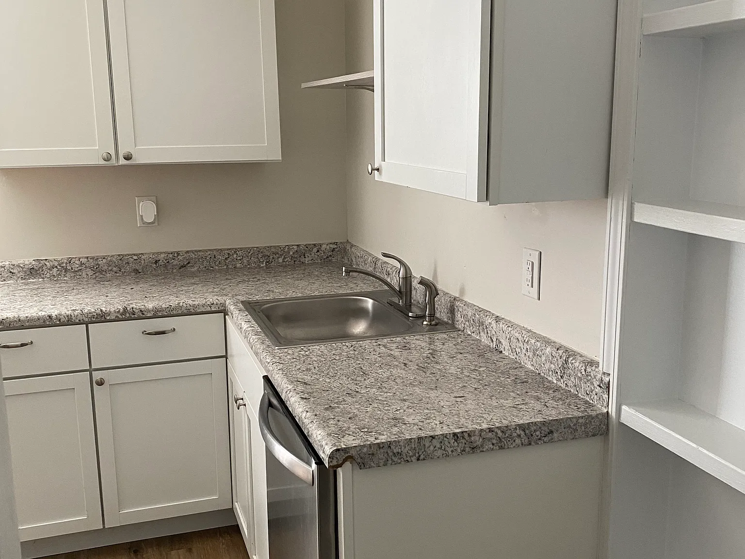 2 bed, 1200 sqft, $1,295 — Photo 4