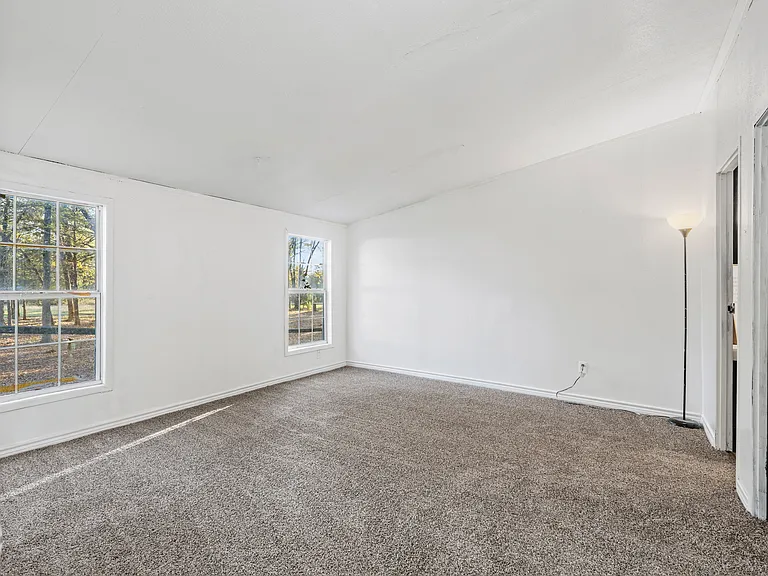 202 Forgotten Ln — Photo 3