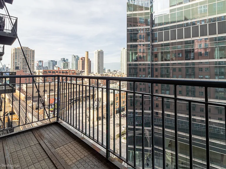 165 N Canal St #911 — Photo 3