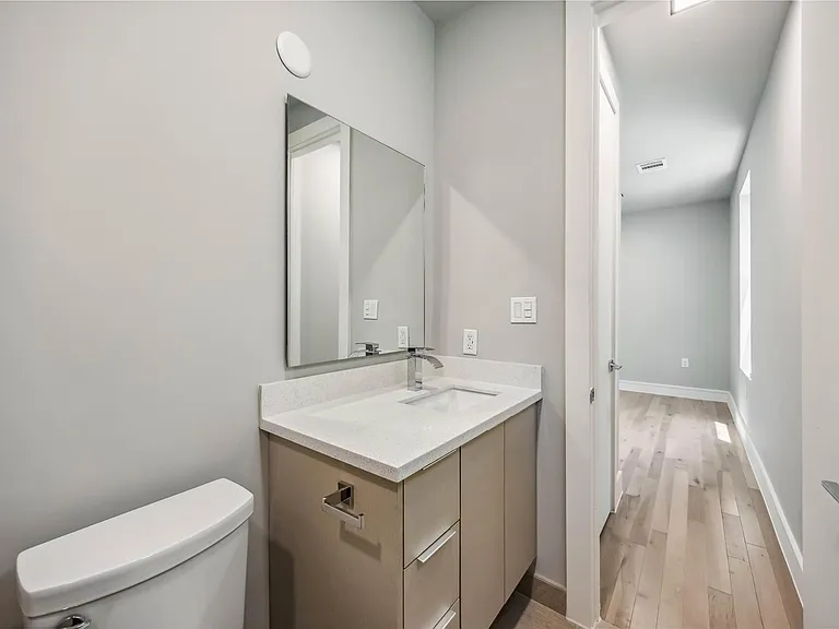 1111 W 21st St — Photo 25