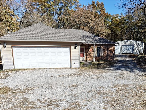 3rd image of 1114 Comet Rd