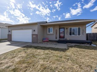 8305 S Brett Ave, Sioux Falls, SD 57108