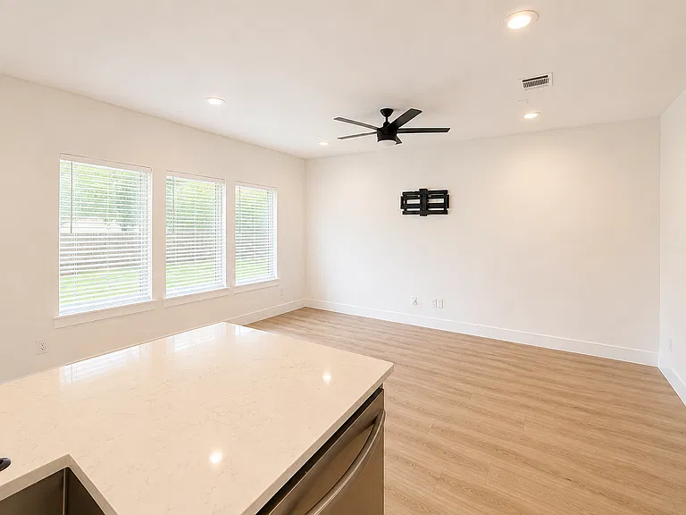 2218 Polk St — Photo 11