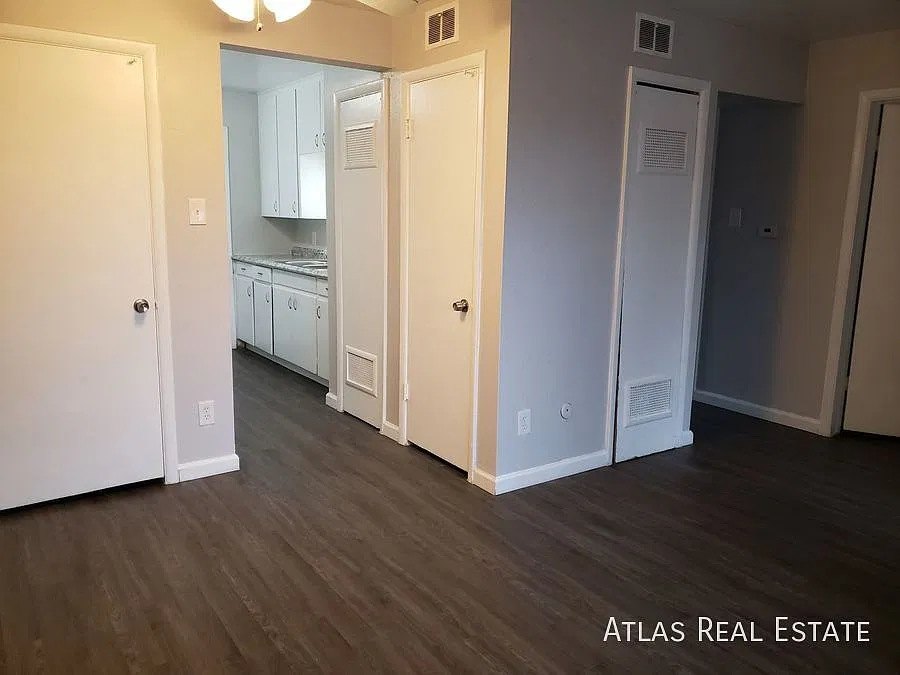 Fantastic Location Featuring A 1 Bed-1 Bath Apartment just Minutes From Tennyson Shopping District! — Photo 3