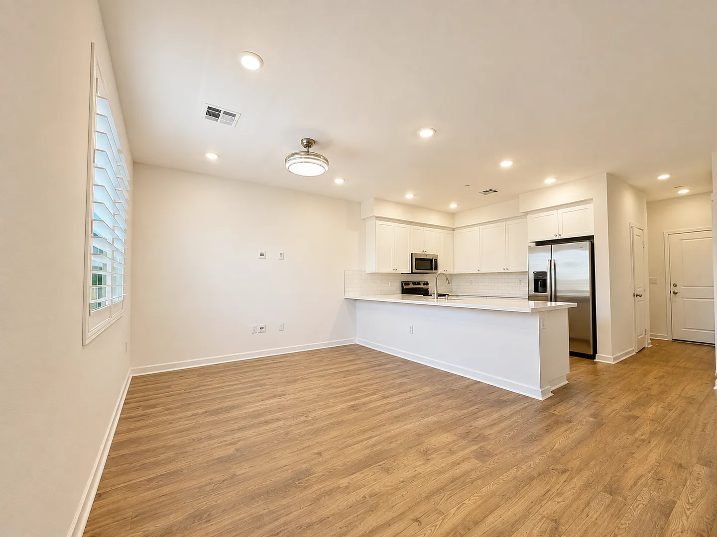 Beautiful, New Siena 3 Bedroom, 2.5 Bath Townhome with Solar for Rent — Photo 3
