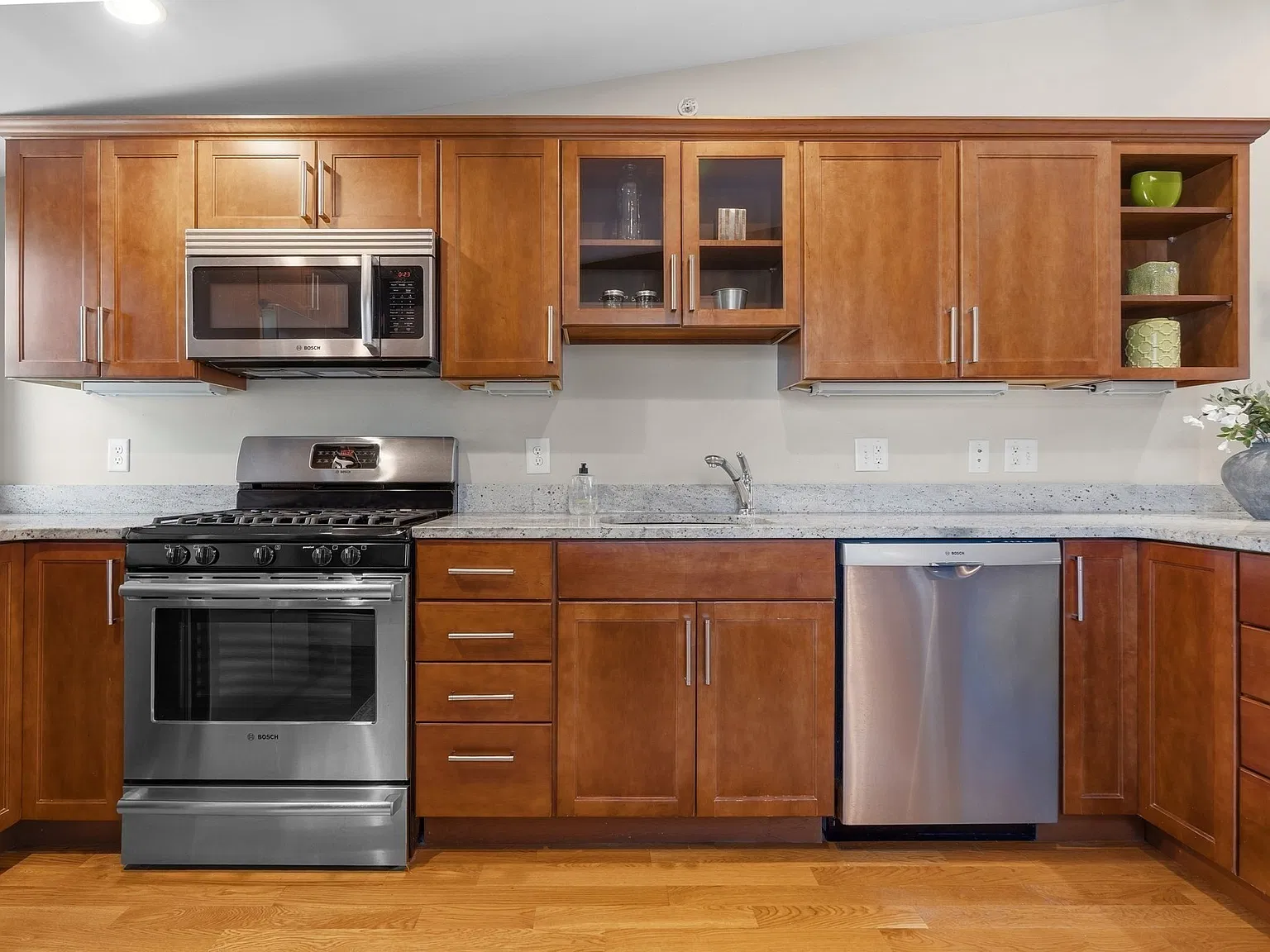 2 bed, 2.0 bath, 1530 sqft, $3,800 — Photo 3