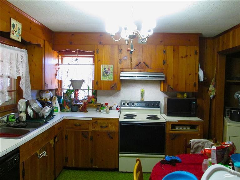 2nd image of 2261 Kirby Rd SW