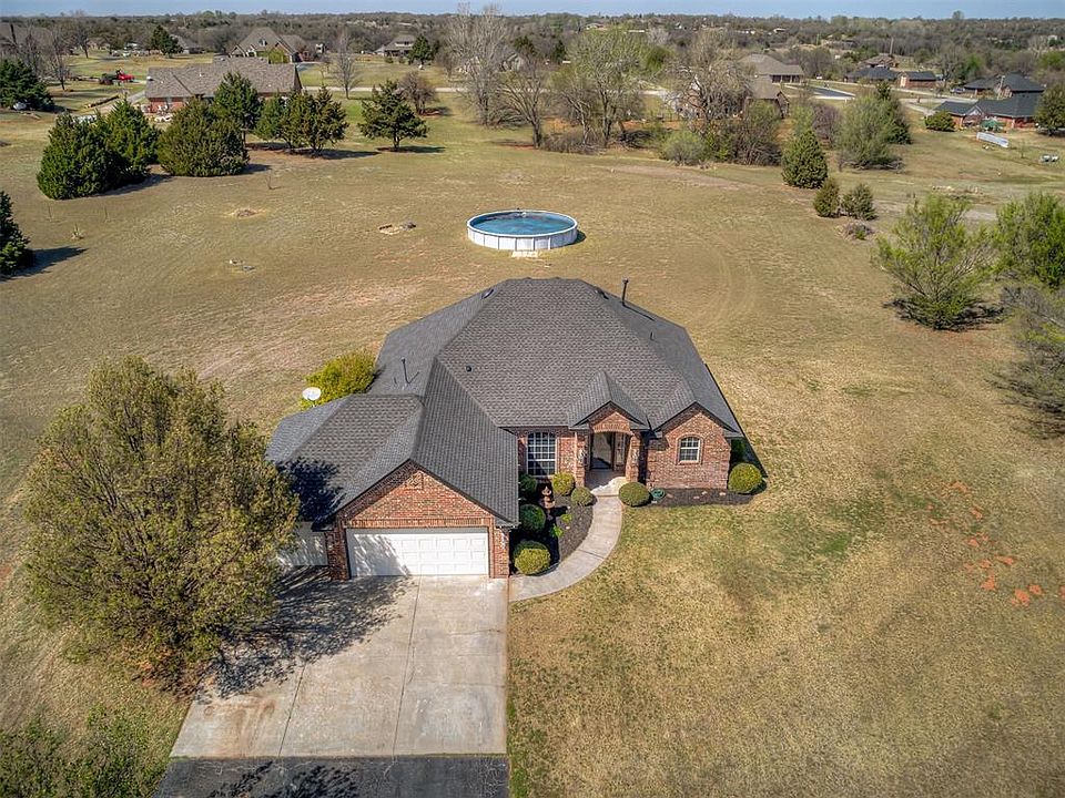 1st image of 2911 Crane Cir