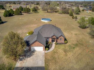 2911 Crane Cir, Blanchard, OK 73010
