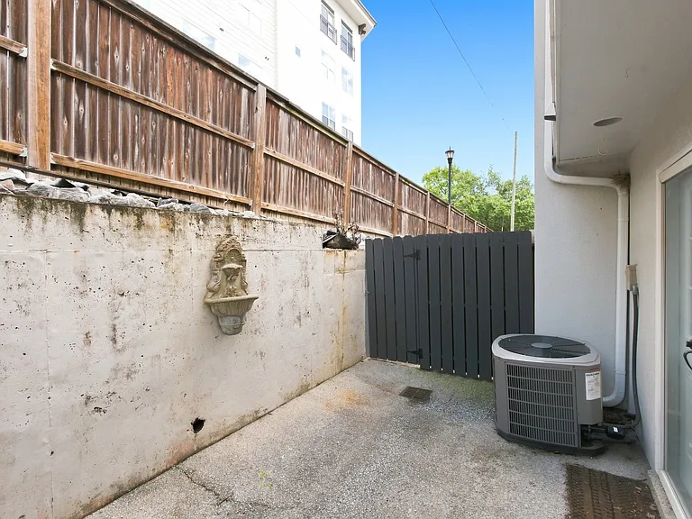 205 Fairmont Ct — Photo 29