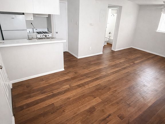 4th image of 104 W 38th 1/2 St #208
