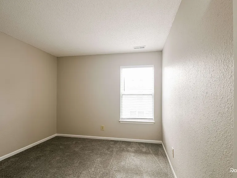 5254 Tufton Dr — Photo 10