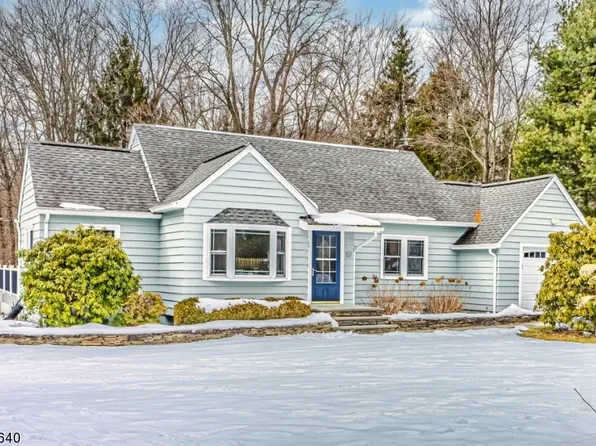 52 Unneberg Ave, Roxbury Twp., NJ 07876