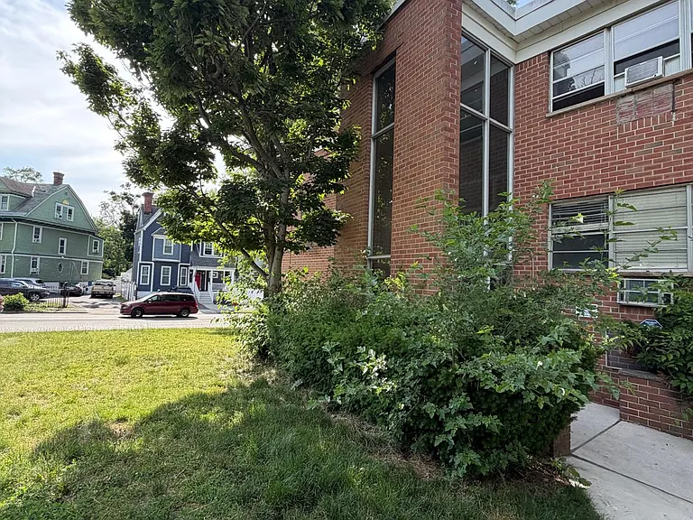 74 Park St #11 — Photo 5