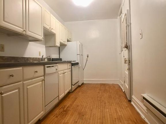 3rd image of 2438 W Rosemont Ave APT 1