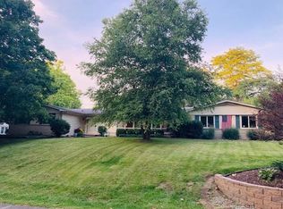 36 Spring Valley Dr, Anderson, IN 46011