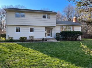104 Rivergate Dr, Wilton, CT 06897