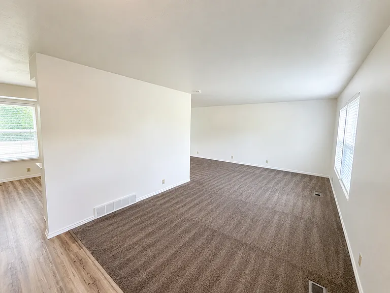1564 E Hidden Valley Dr — Photo 5